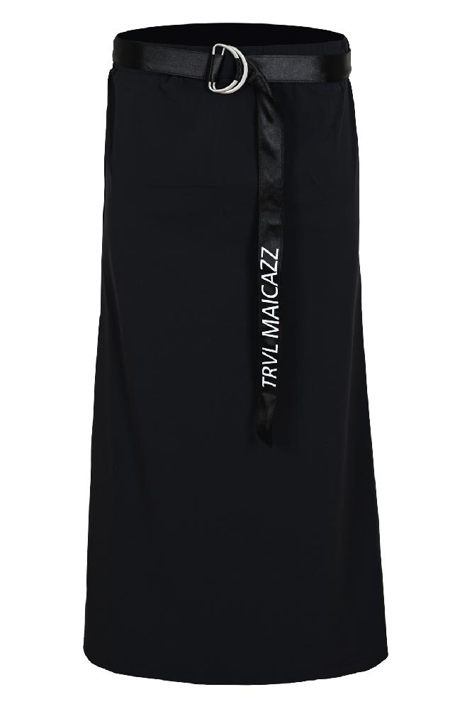 Deze lange rok met rechte lijn en een ceintuur met logo er op heet pretty. Hij is verkrijgbaar in het zwart.