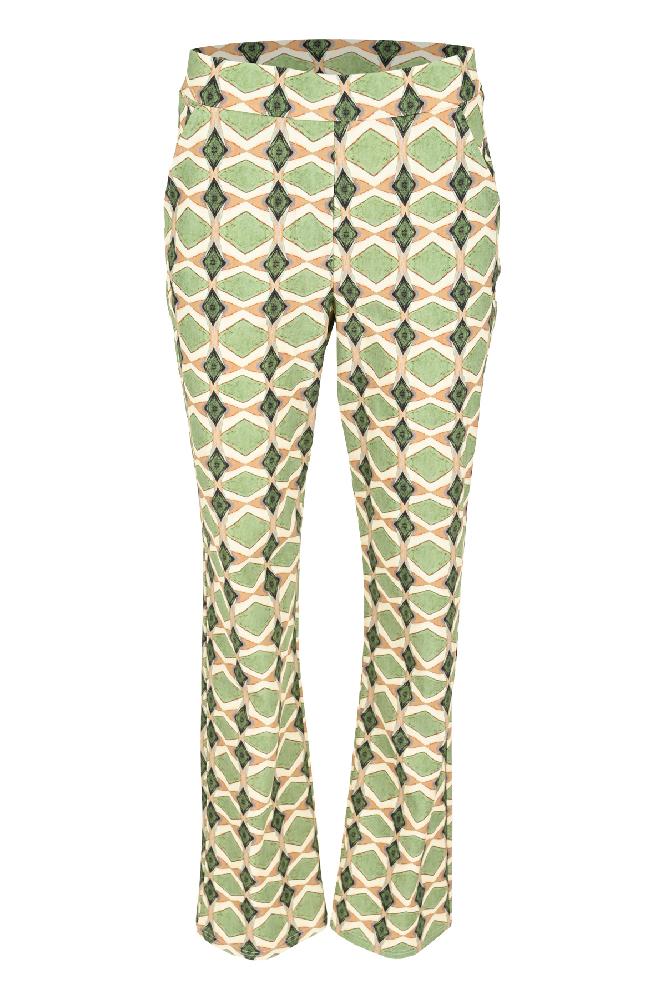 Ontdek onze opvallende flair broek met de gedurfde Giraffe print . Deze straight leg broek combineert moeiteloos stijl en comfort. Voeg speelsheid toe aan elke outfit. Of je nu een statement wilt maken of gewoon je persoonlijke stijl wilt laten zien, deze flair broek is de perfecte keuze!
