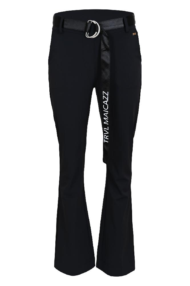 Deze toffe broek heeft wijd uitlopende pijpen en een elastiek in de tailleband, waardoor die een fijne aangesloten fit heeft. Hij is verkrijgbaar in meerdere kleuren. 