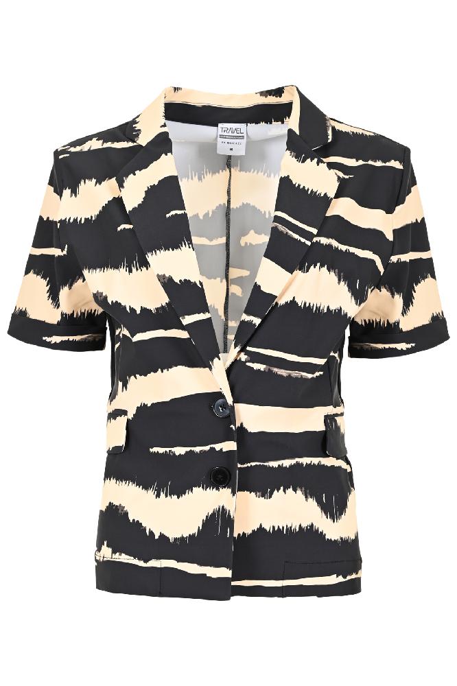 Ontmoet onze stralende korte mouw blazer met opvallende zomerse print Afrika of in de elegante kleur Black. Deze blazer is een must-have voor je zomergarderobe en voegt moeiteloos een vleugje stijl toe aan elke outfit. Dit is de perfecte keuze voor warmere dagen. Maak een statement en omarm de zomer in stijl met onze korte mouw blazer.

